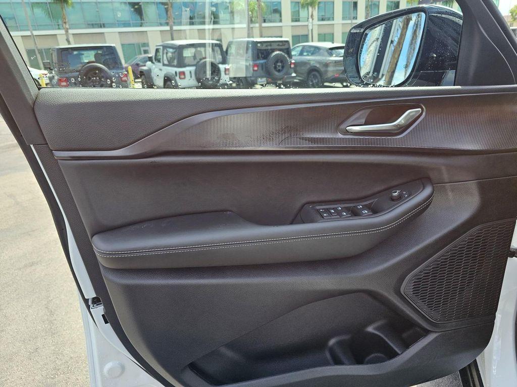 new 2025 Jeep Grand Cherokee L car, priced at $34,799