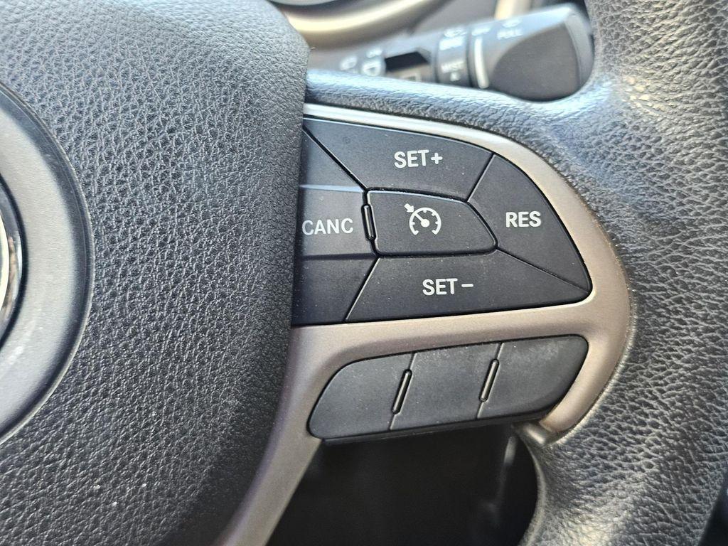 used 2016 Jeep Cherokee car, priced at $10,995