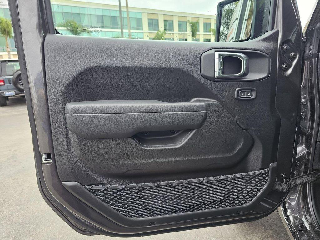new 2025 Jeep Gladiator car, priced at $35,995