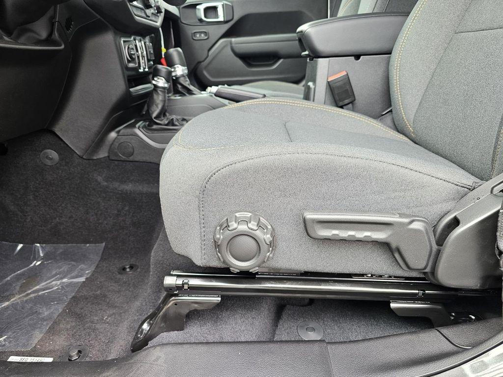 new 2025 Jeep Gladiator car, priced at $35,995
