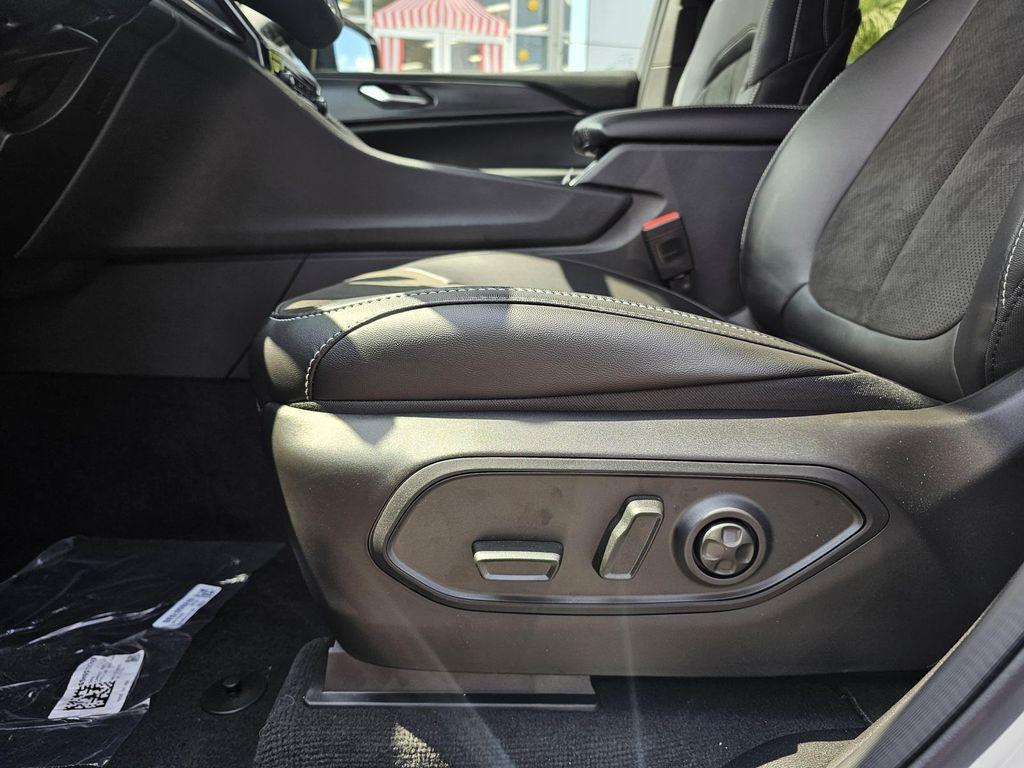 new 2025 Jeep Grand Cherokee car, priced at $32,995