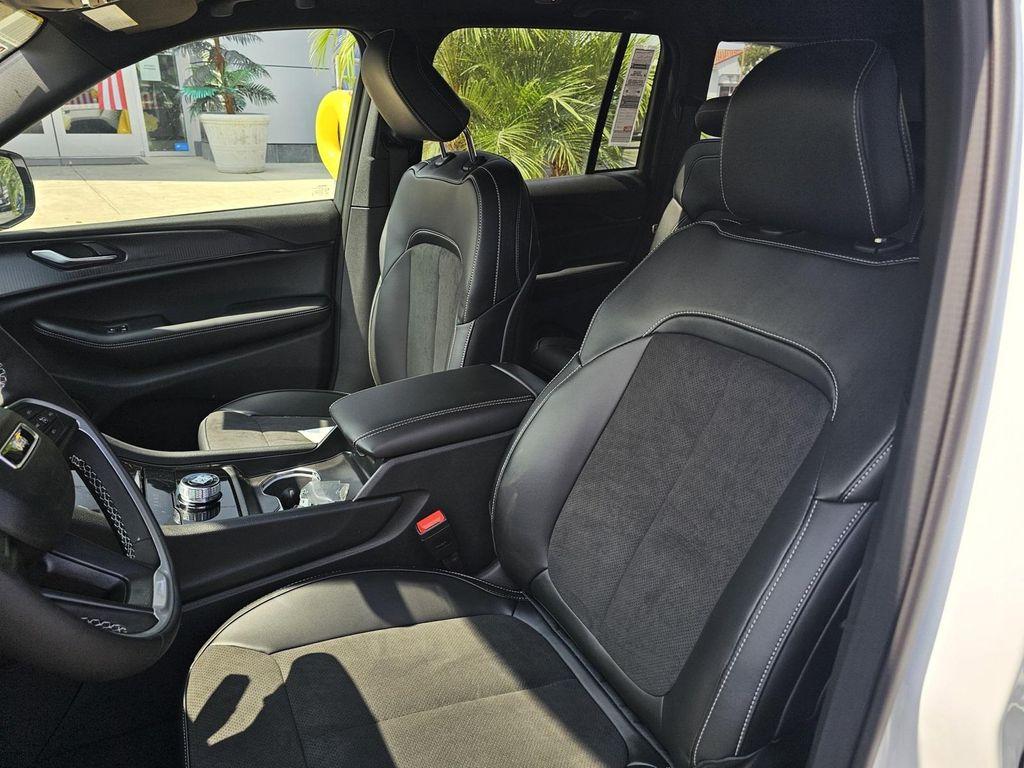 new 2025 Jeep Grand Cherokee car, priced at $32,995