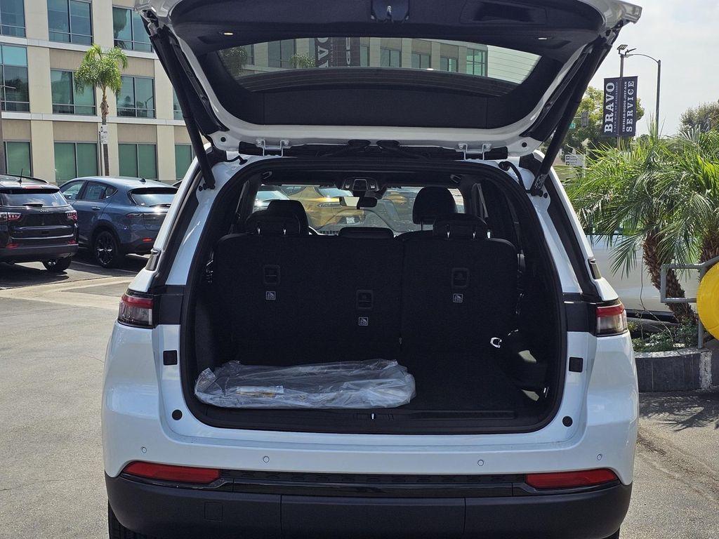 new 2025 Jeep Grand Cherokee car, priced at $32,995