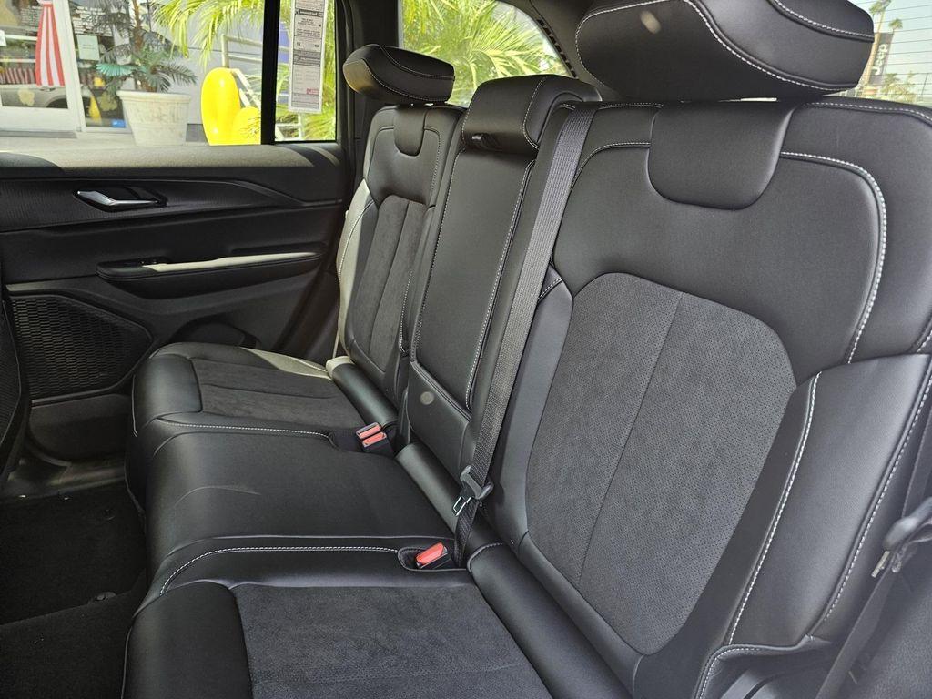 new 2025 Jeep Grand Cherokee car, priced at $32,995