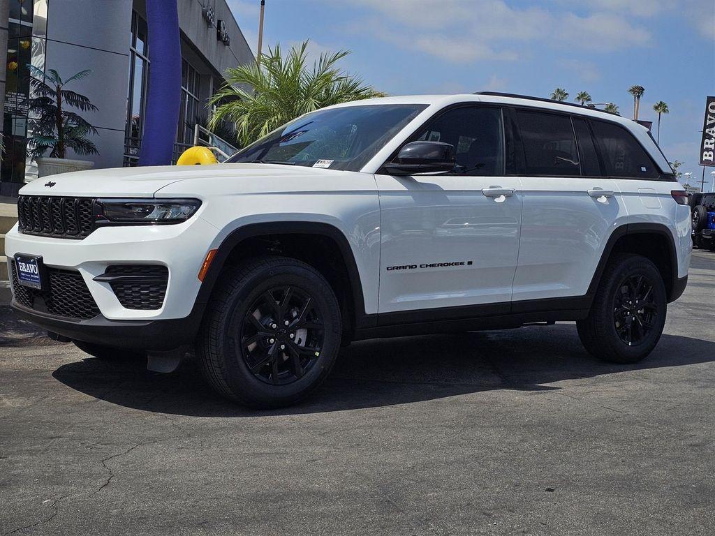 new 2025 Jeep Grand Cherokee car, priced at $32,995