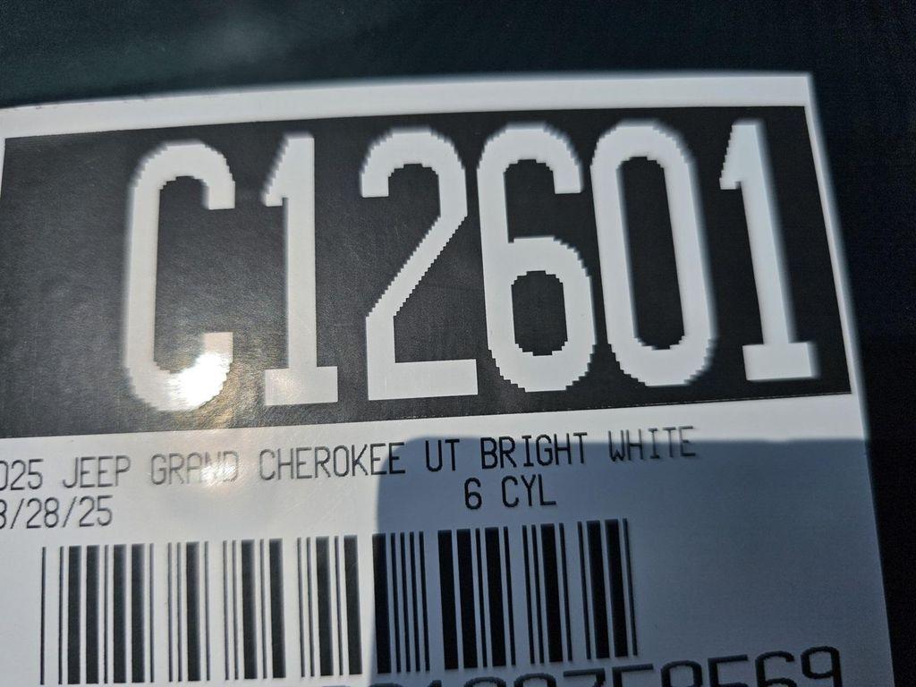 new 2025 Jeep Grand Cherokee car, priced at $32,995