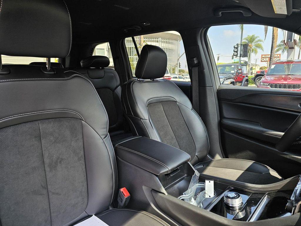 new 2025 Jeep Grand Cherokee car, priced at $32,995