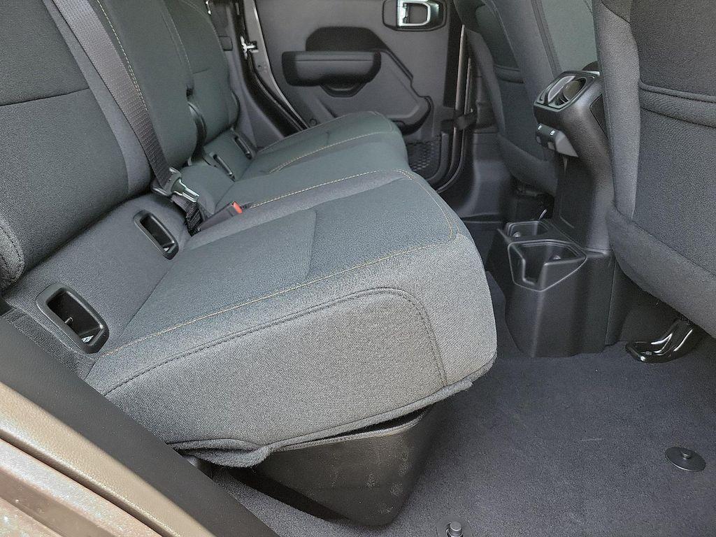 new 2025 Jeep Gladiator car, priced at $37,995