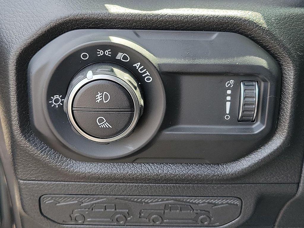 new 2025 Jeep Gladiator car, priced at $37,995