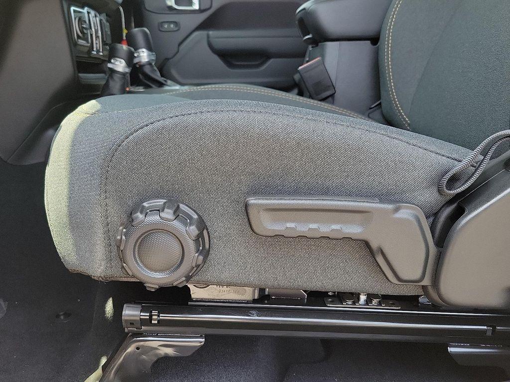 new 2025 Jeep Gladiator car, priced at $37,995