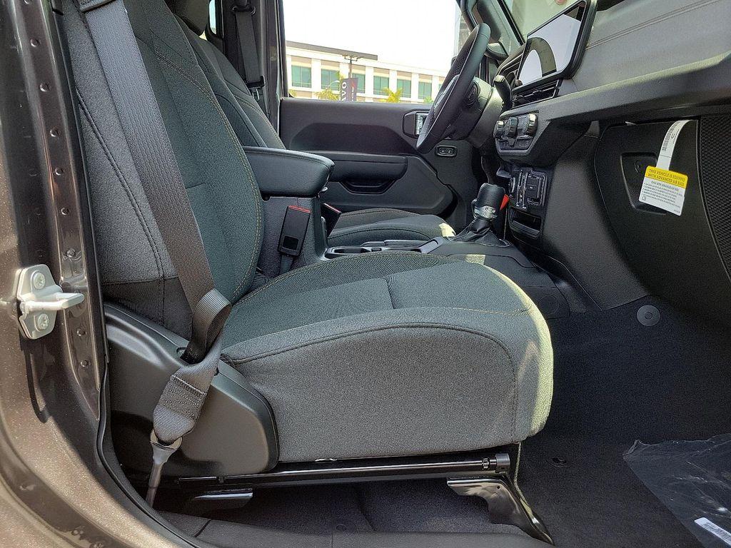 new 2025 Jeep Gladiator car, priced at $37,995