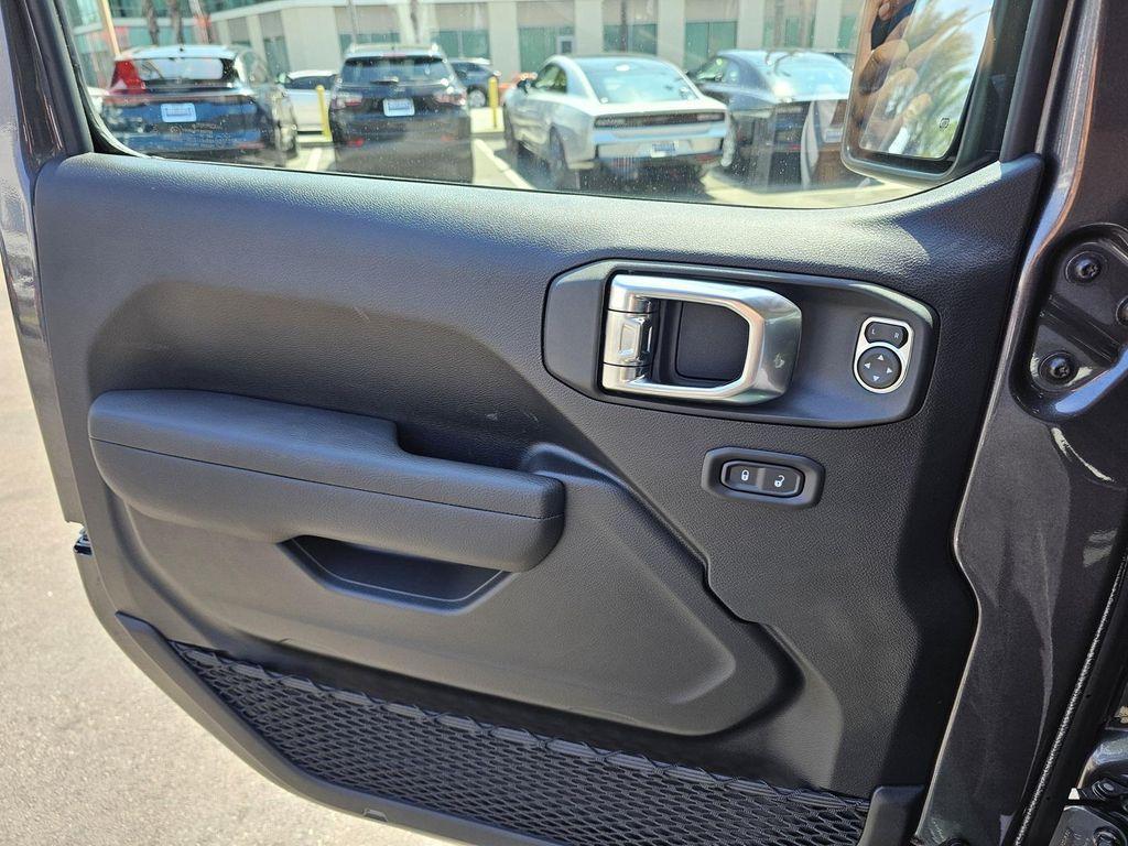 new 2025 Jeep Gladiator car, priced at $43,130