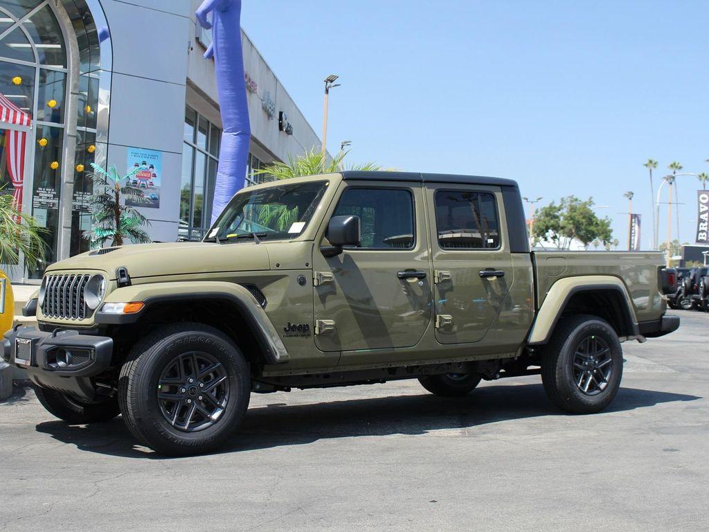 new 2025 Jeep Gladiator car, priced at $38,795