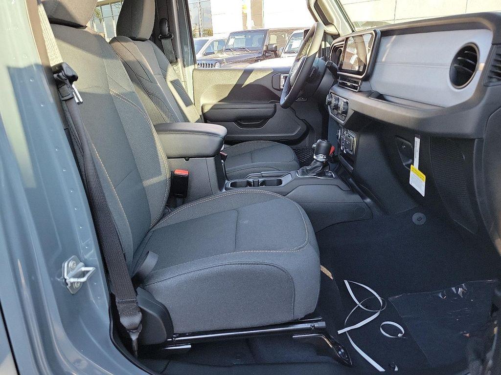 new 2025 Jeep Gladiator car, priced at $37,995