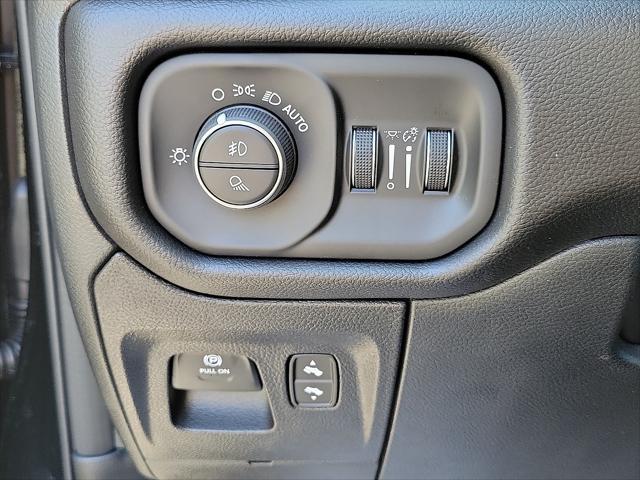new 2025 Ram 1500 car, priced at $48,652