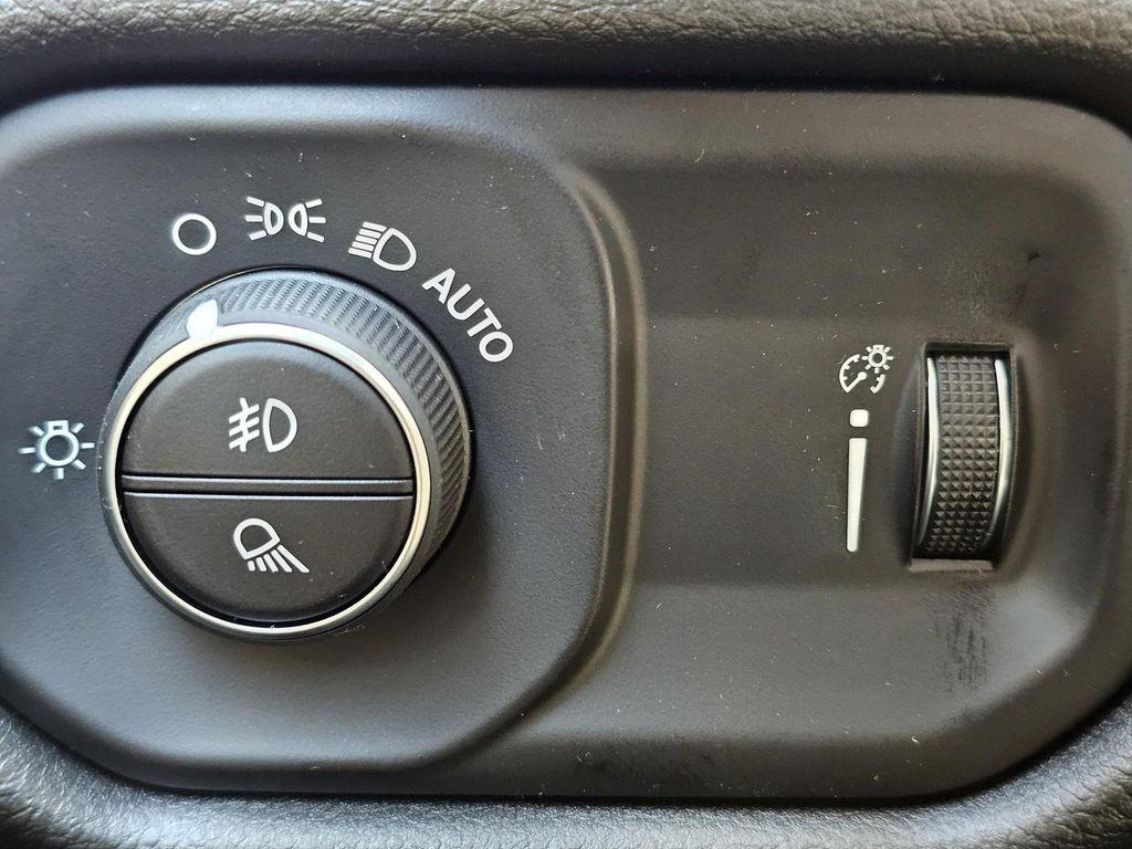 new 2025 Ram 1500 car, priced at $41,580