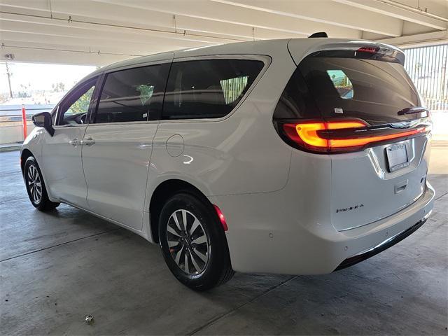 new 2025 Chrysler Pacifica Hybrid car, priced at $39,530