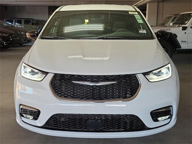 new 2025 Chrysler Pacifica Hybrid car, priced at $39,530