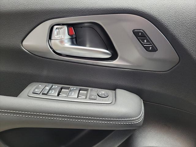 new 2025 Chrysler Pacifica car, priced at $41,752