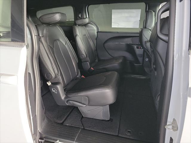 new 2025 Chrysler Pacifica car, priced at $41,752