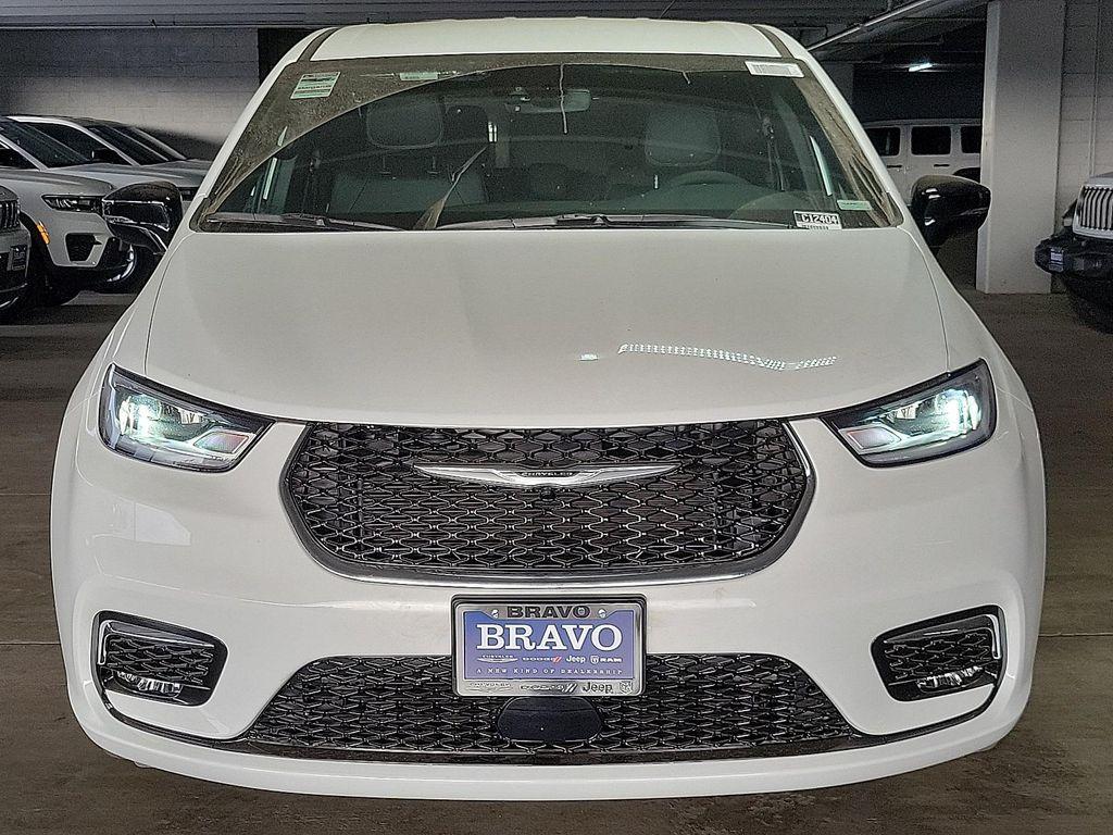 new 2025 Chrysler Pacifica car, priced at $34,774