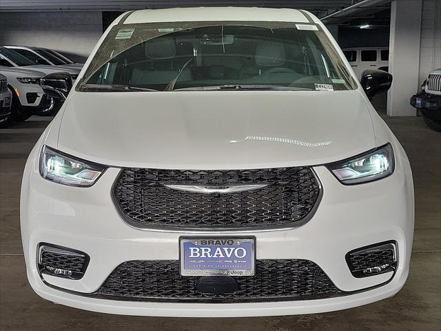 new 2025 Chrysler Pacifica car, priced at $41,752