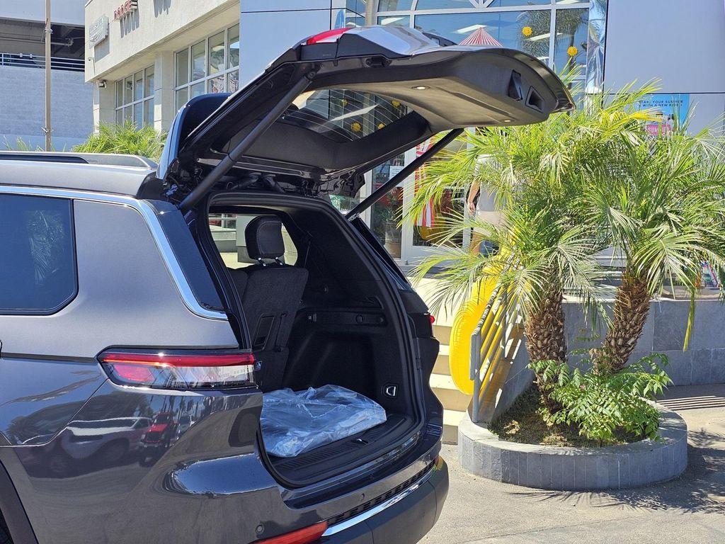 new 2025 Jeep Grand Cherokee L car, priced at $42,009