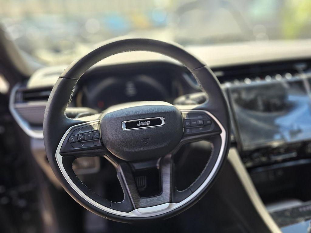new 2025 Jeep Grand Cherokee L car, priced at $42,009