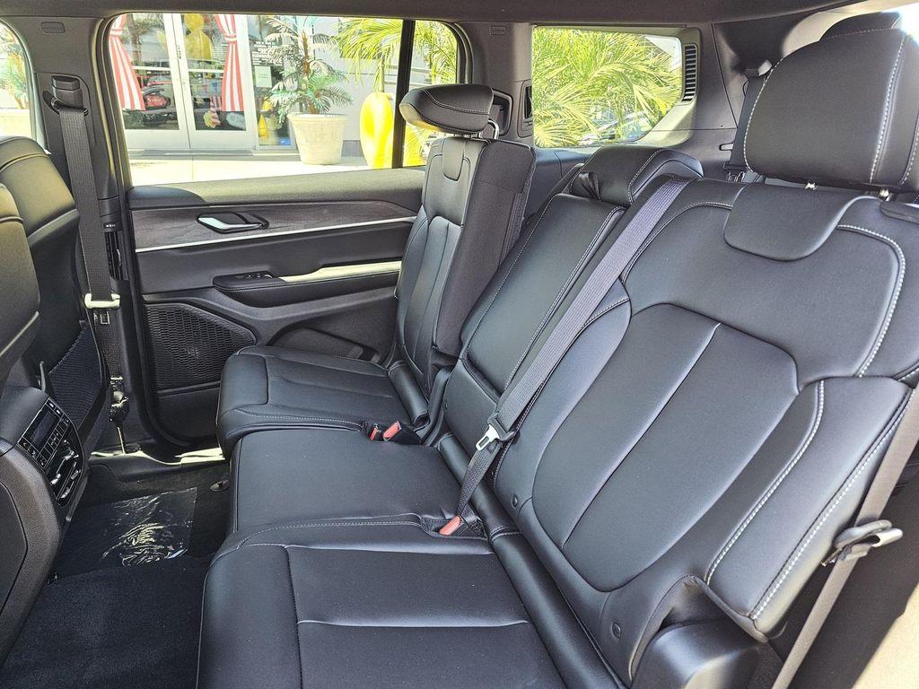 new 2025 Jeep Grand Cherokee L car, priced at $42,009