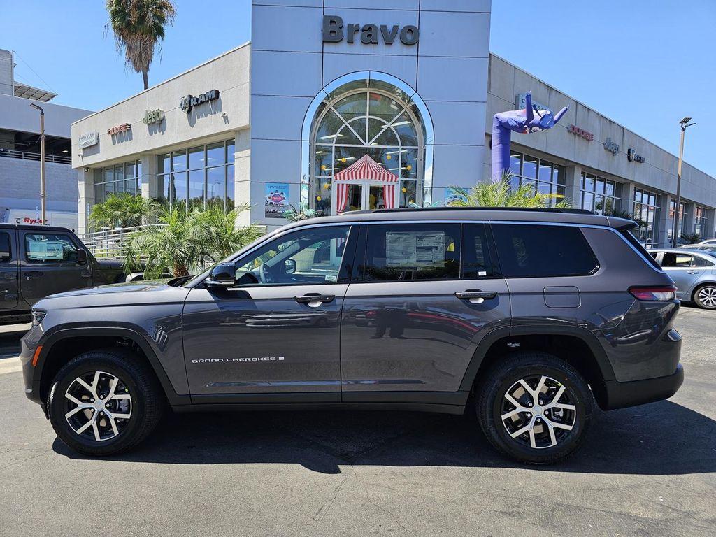 new 2025 Jeep Grand Cherokee L car, priced at $42,009