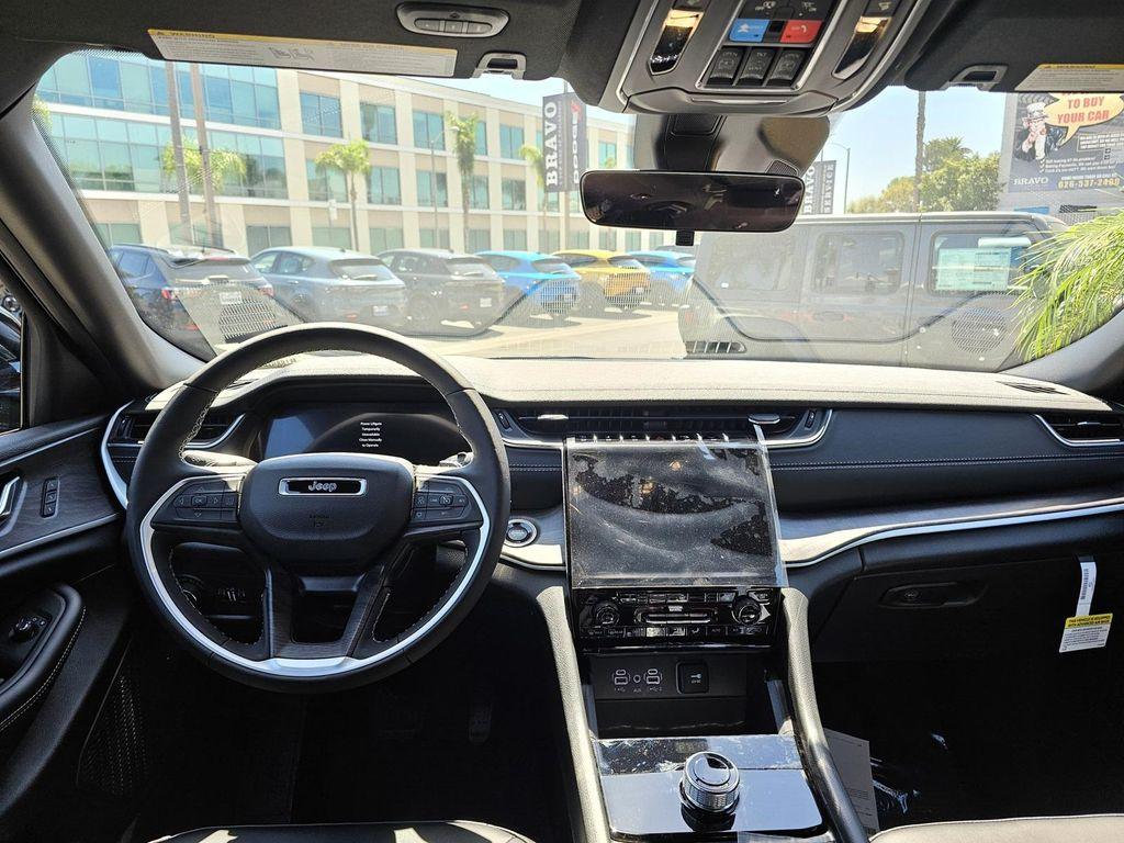new 2025 Jeep Grand Cherokee L car, priced at $42,009
