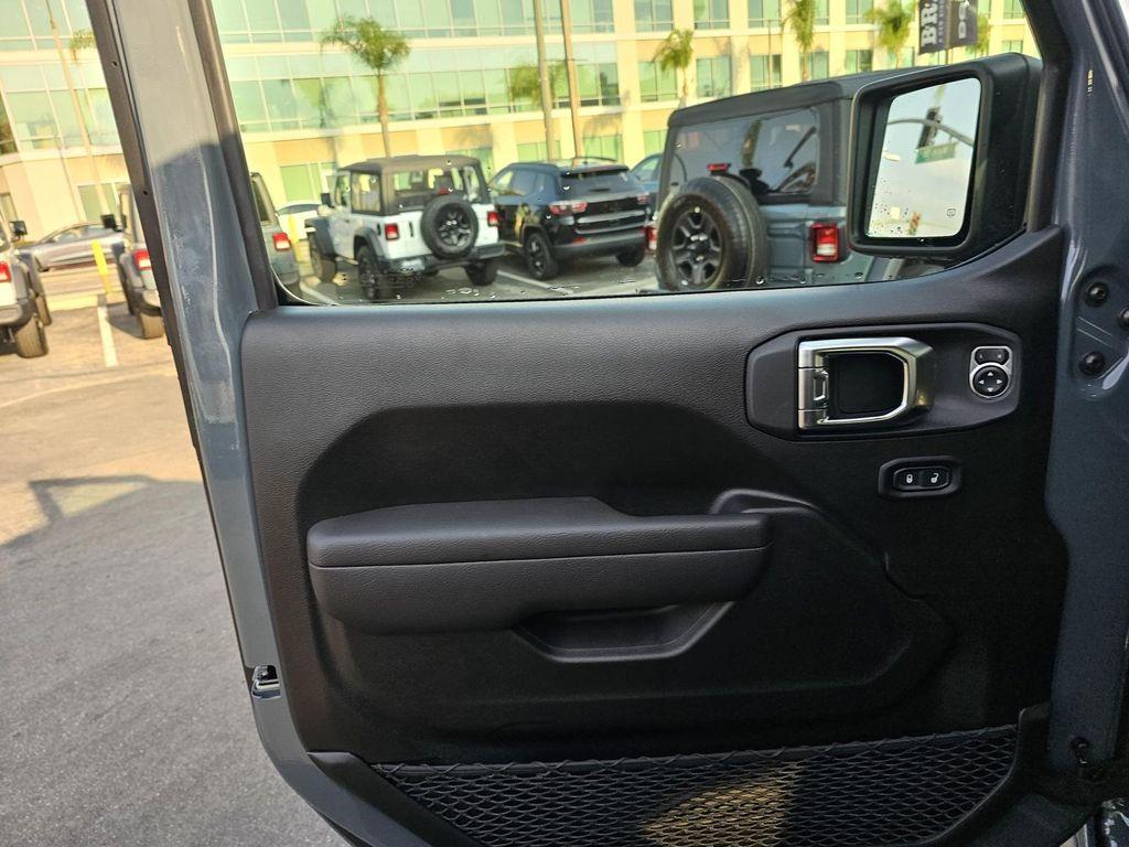 new 2025 Jeep Wrangler car, priced at $40,591
