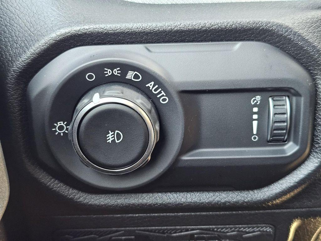 new 2025 Jeep Wrangler car, priced at $40,591
