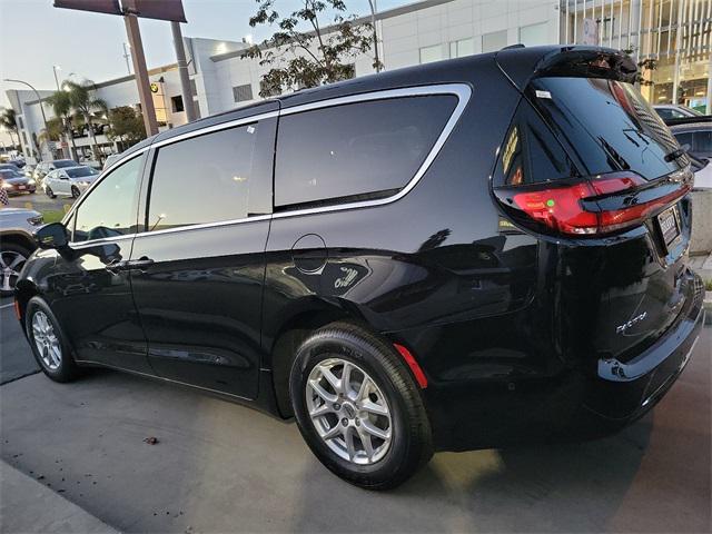 new 2025 Chrysler Pacifica car, priced at $41,995