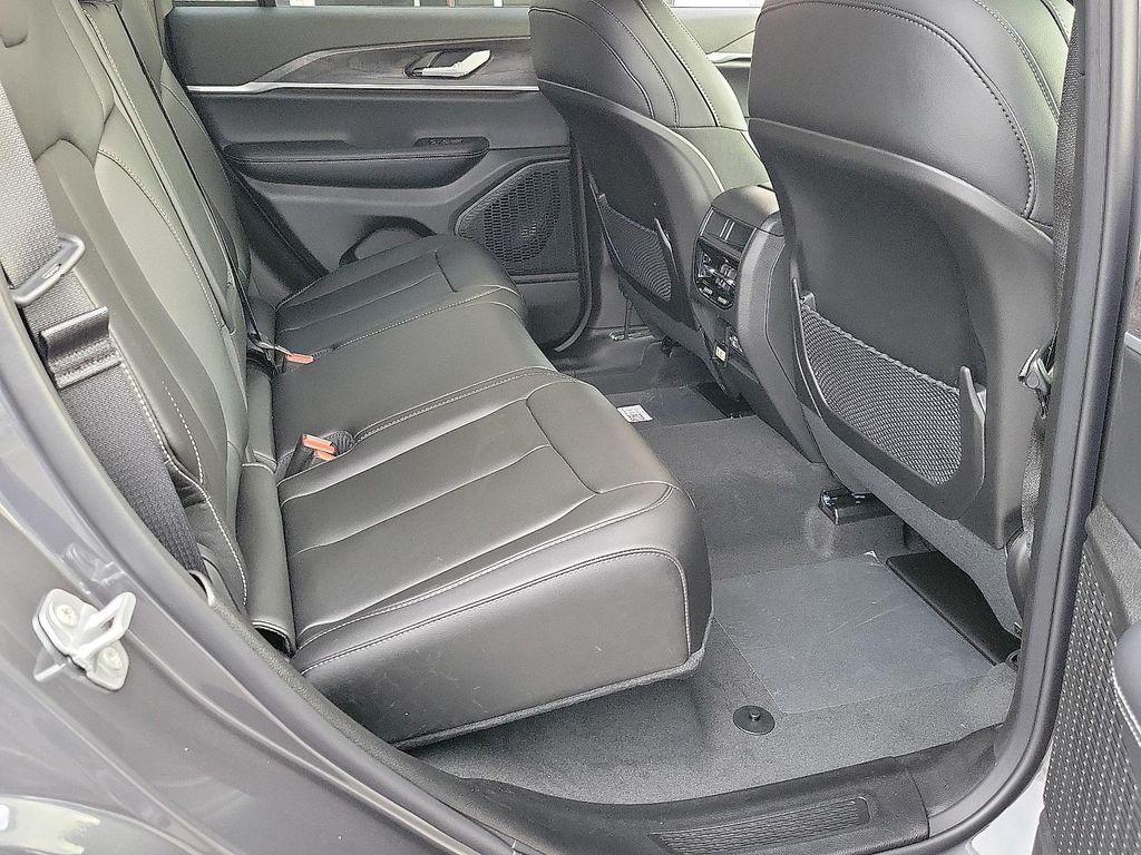 new 2025 Jeep Grand Cherokee car, priced at $40,219