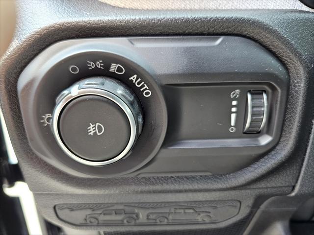 new 2025 Jeep Wrangler car, priced at $47,195