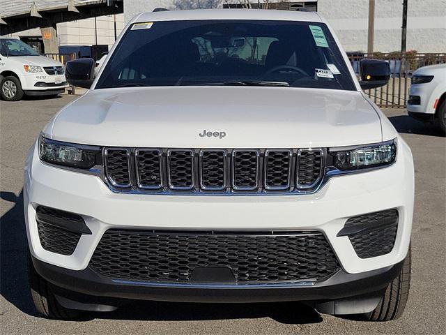 new 2025 Jeep Grand Cherokee car, priced at $33,495