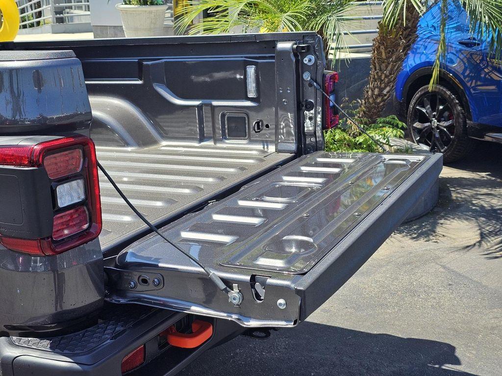 new 2025 Jeep Gladiator car, priced at $46,190