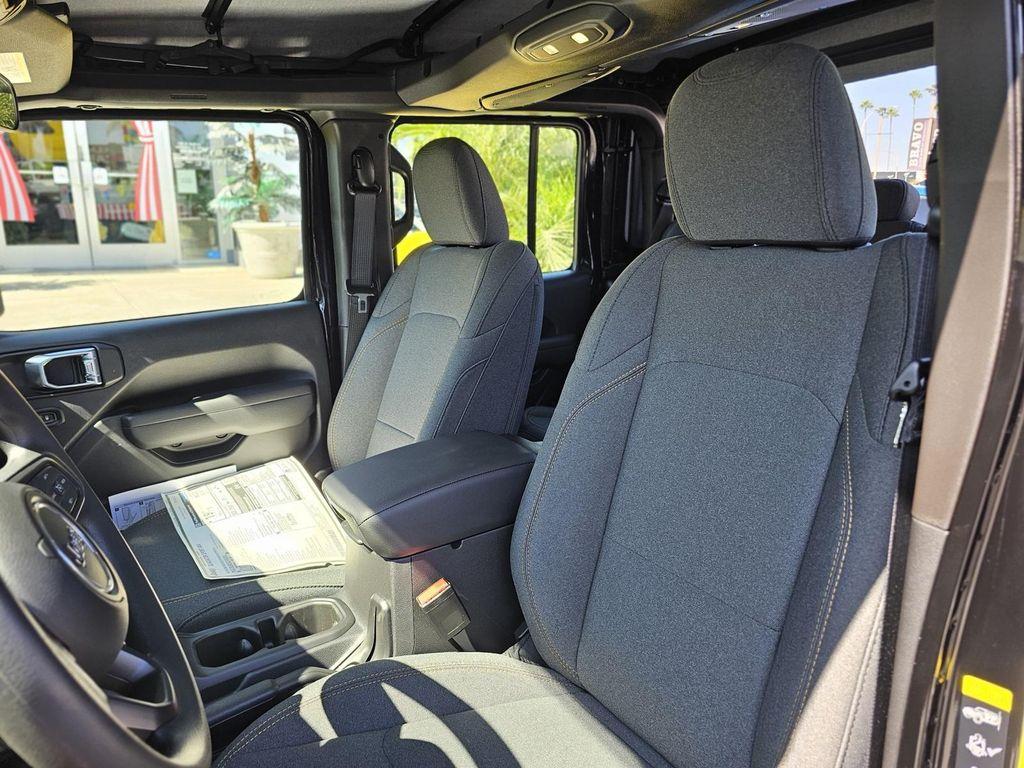 new 2025 Jeep Gladiator car, priced at $30,599