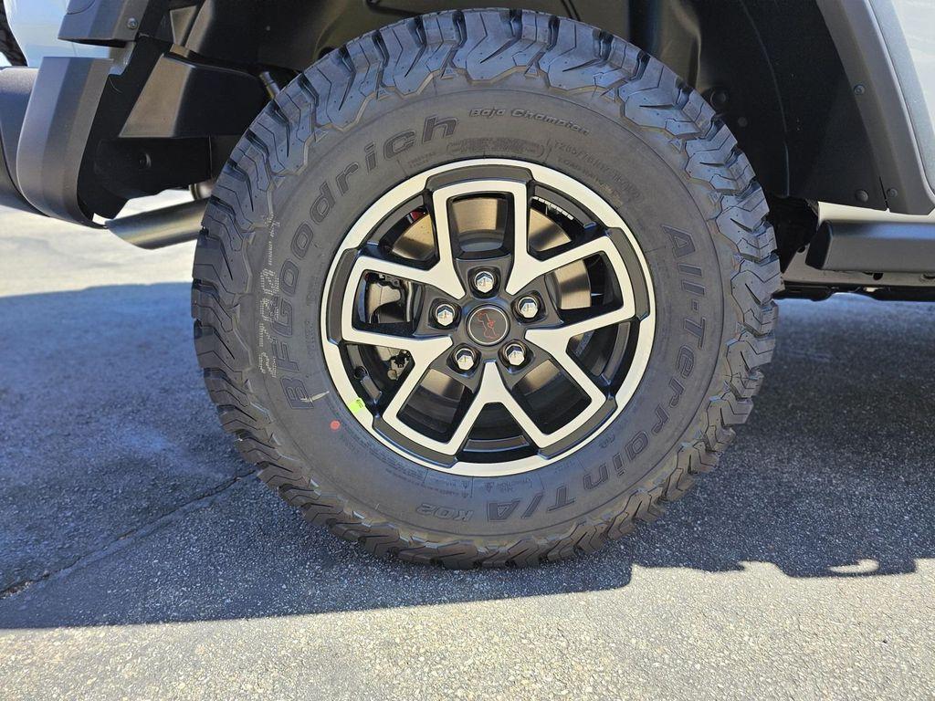 new 2025 Jeep Wrangler car, priced at $48,989