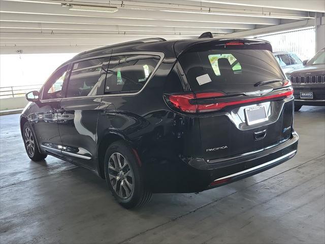 new 2025 Chrysler Pacifica car, priced at $44,256