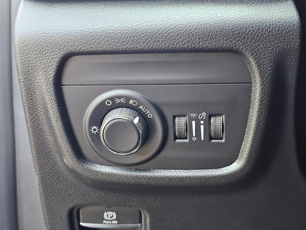 new 2025 Jeep Grand Cherokee car, priced at $33,595