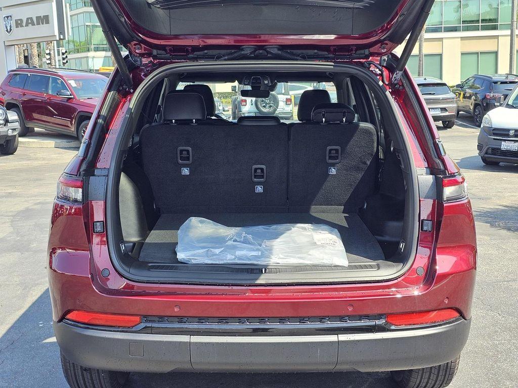 new 2025 Jeep Grand Cherokee car, priced at $33,595