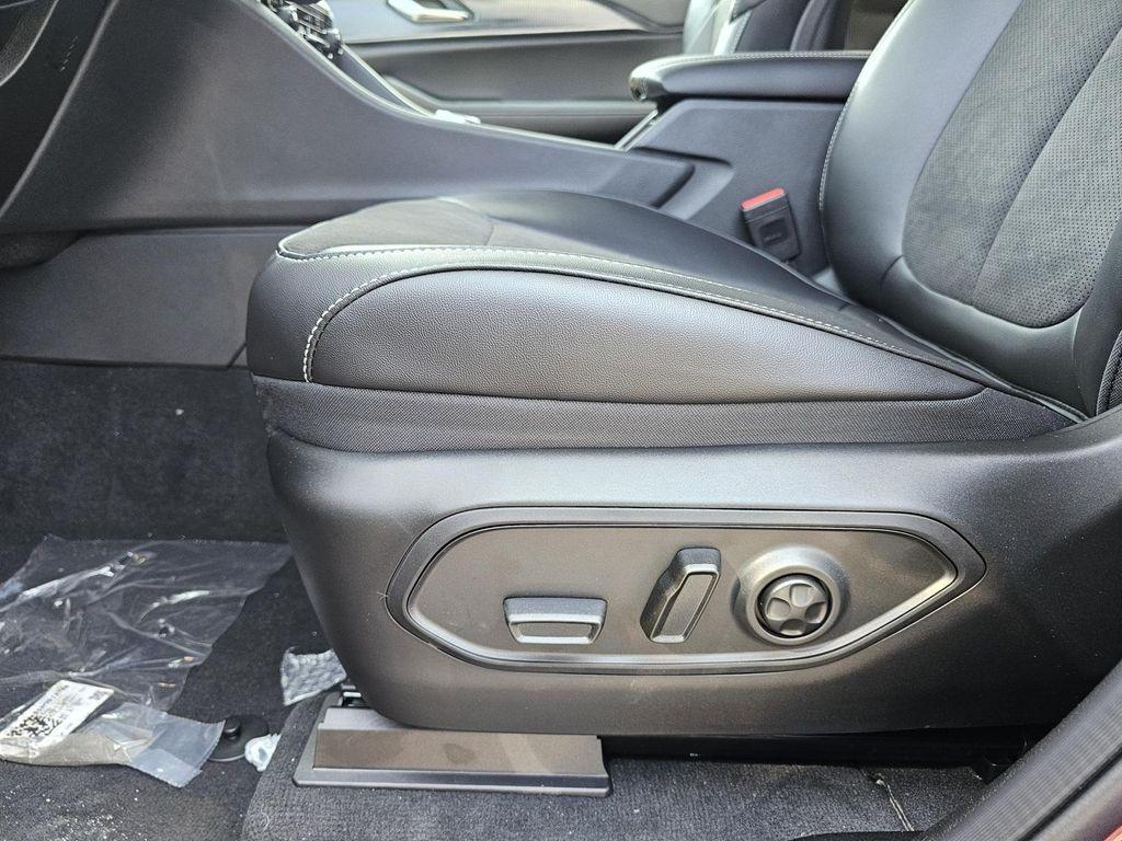 new 2025 Jeep Grand Cherokee car, priced at $33,595