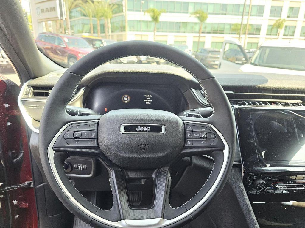new 2025 Jeep Grand Cherokee car, priced at $33,595