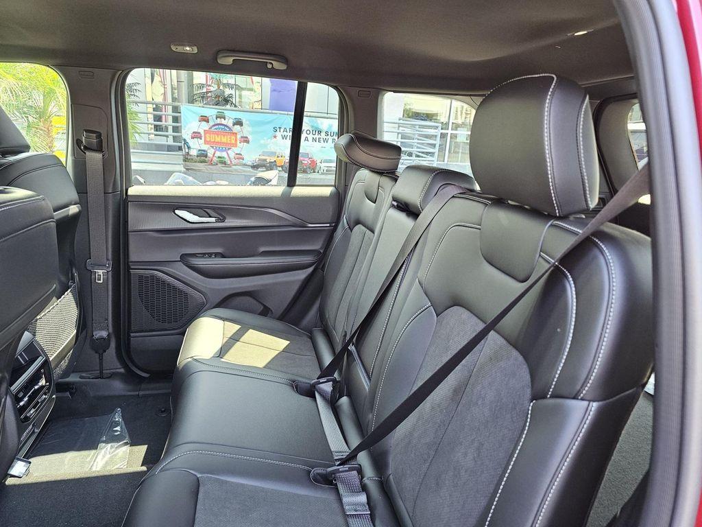 new 2025 Jeep Grand Cherokee car, priced at $33,595