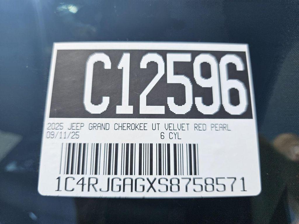 new 2025 Jeep Grand Cherokee car, priced at $33,595
