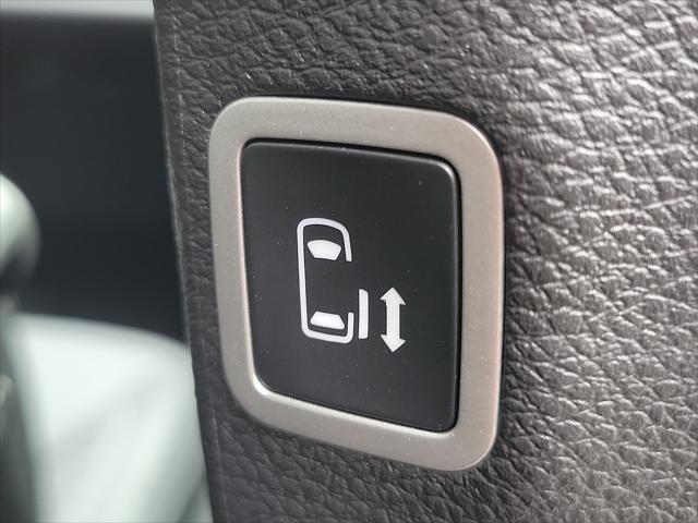 new 2025 Chrysler Pacifica Hybrid car, priced at $41,081