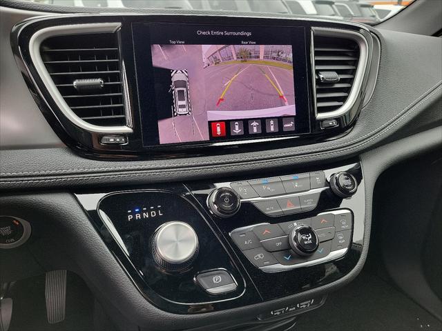 new 2025 Chrysler Pacifica Hybrid car, priced at $41,081
