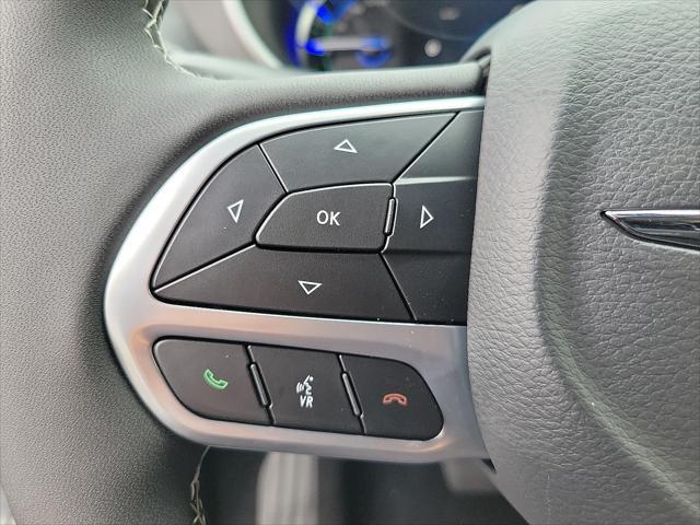 new 2025 Chrysler Pacifica Hybrid car, priced at $41,081